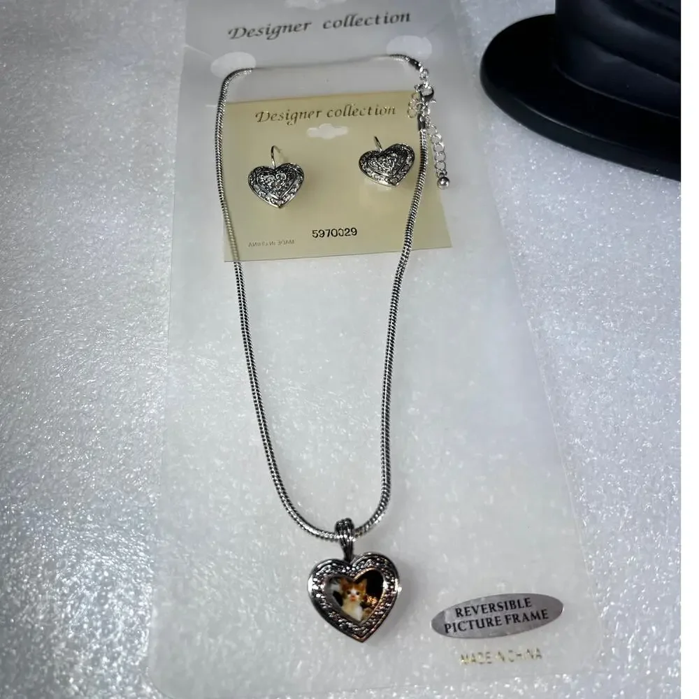 Retro Heart Shaped Reversable Picture Photo Frame Necklace Set New in Pack